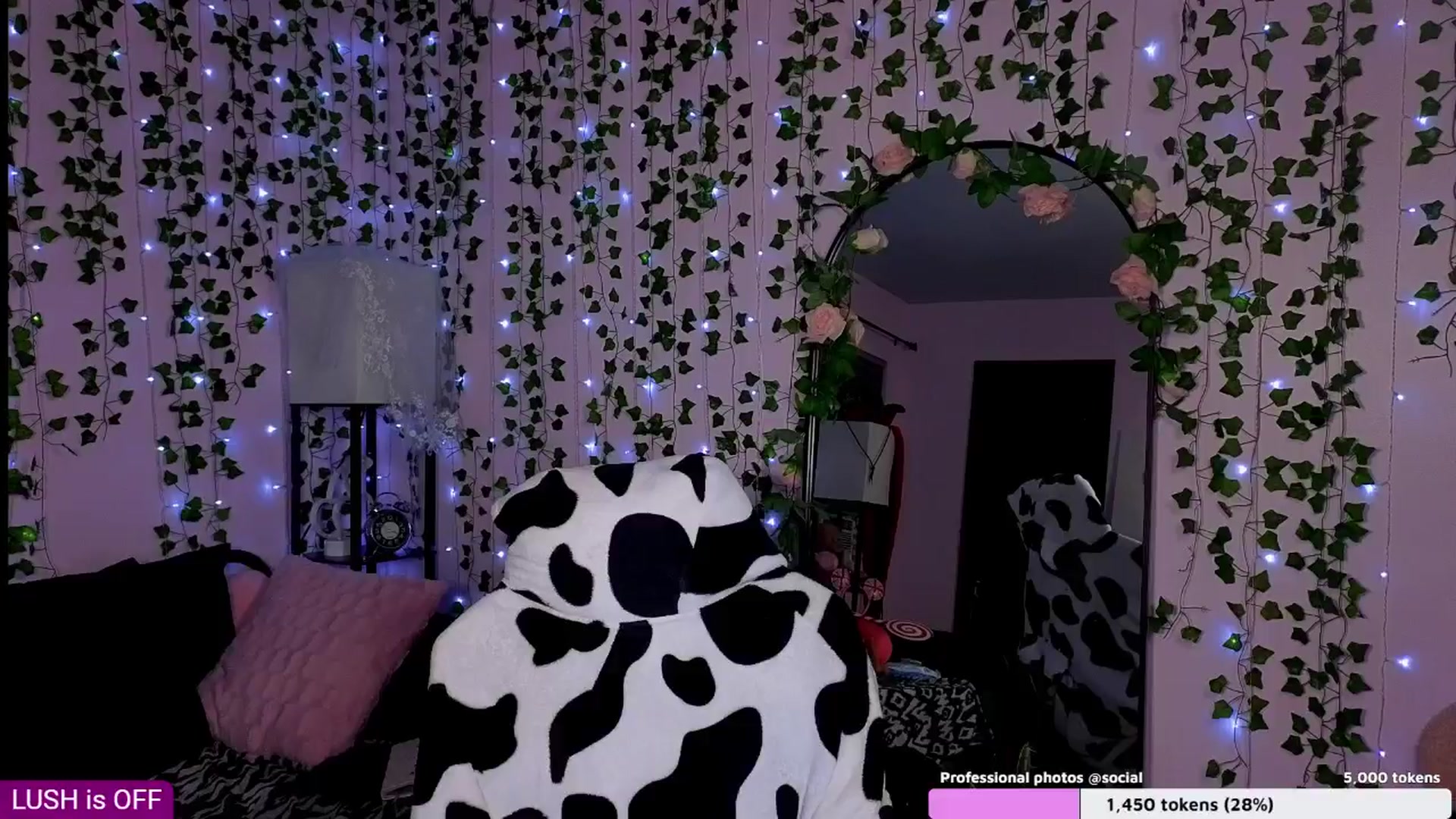 Gallery image thumbnail from naughtybella_'s myfreecams stream on, 08/29/2025, 01:45 image 16 of 20