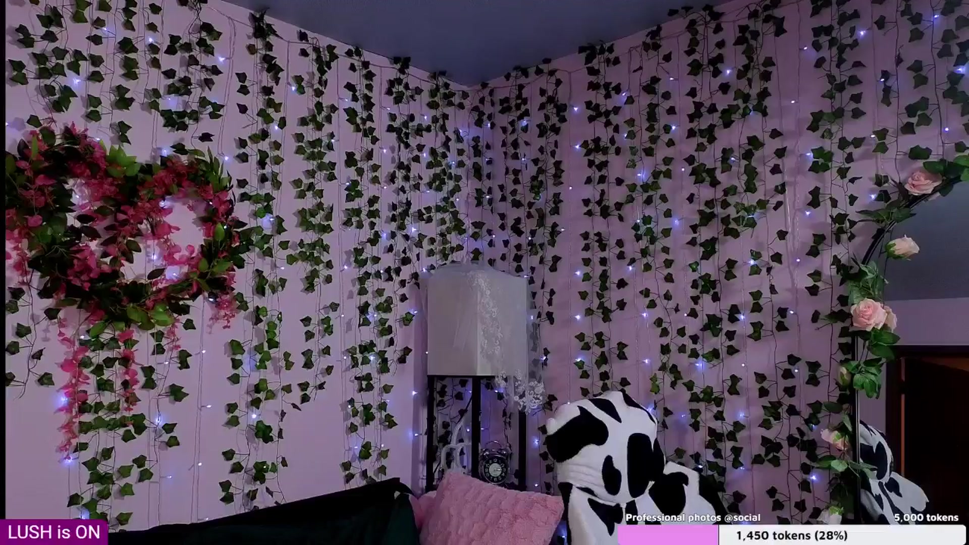 Gallery image thumbnail from naughtybella_'s myfreecams stream on, 09/09/2025, 24:42 image 17 of 20