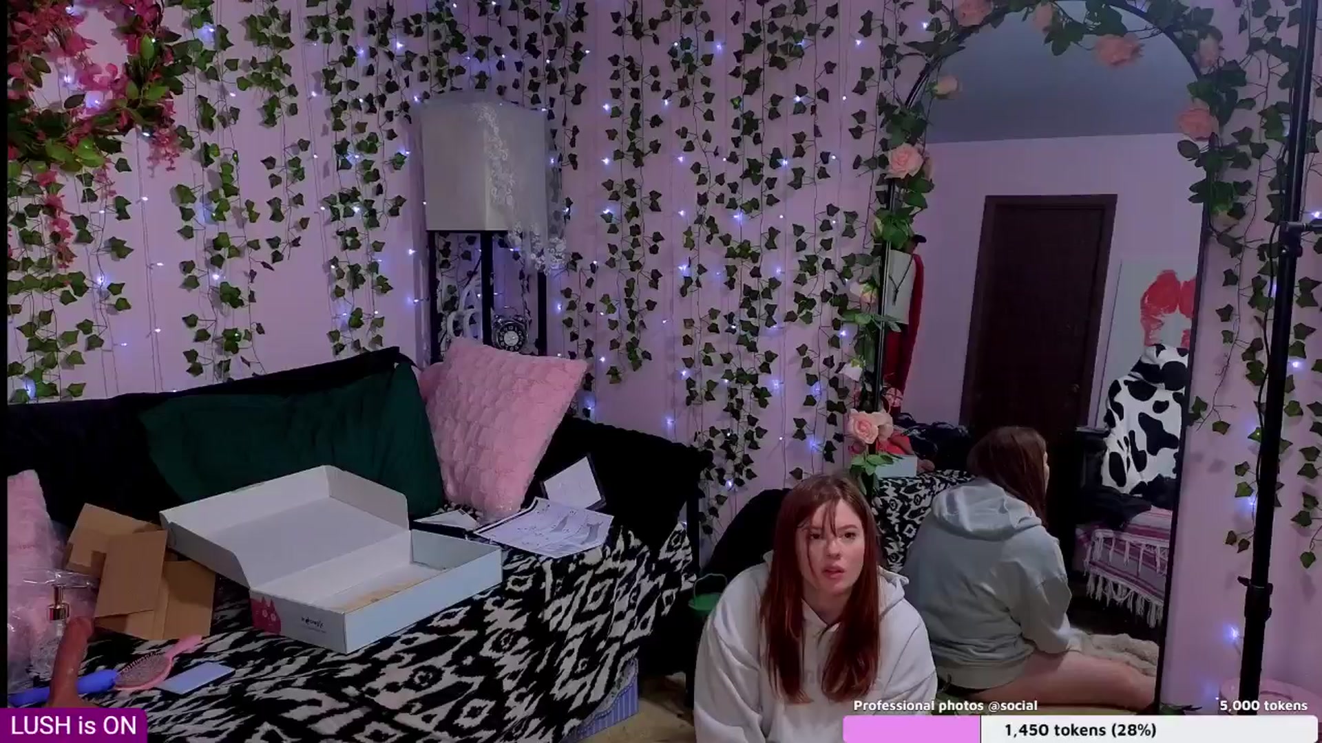 Gallery image thumbnail from naughtybella_'s myfreecams stream on, 09/09/2025, 24:42 image 4 of 20