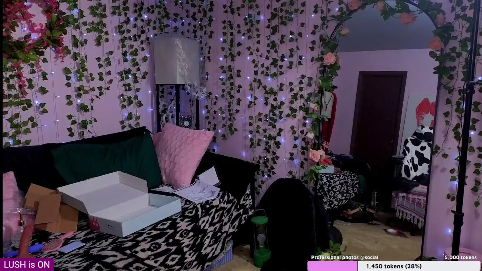 Gallery image thumbnail from naughtybella_'s myfreecams stream on, 09/09/2025, 24:42 image 13 of 20
