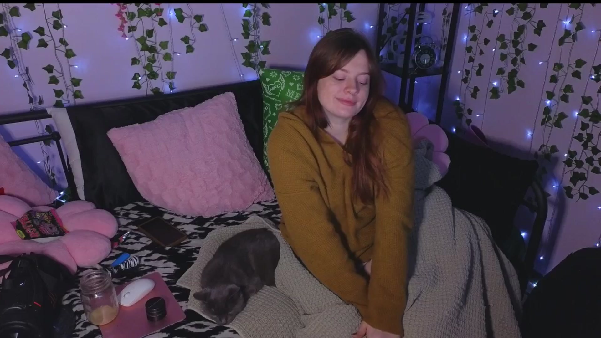 Gallery image thumbnail from naughtybella_'s myfreecams stream on, 12/02/2025, 03:11 image 20 of 20