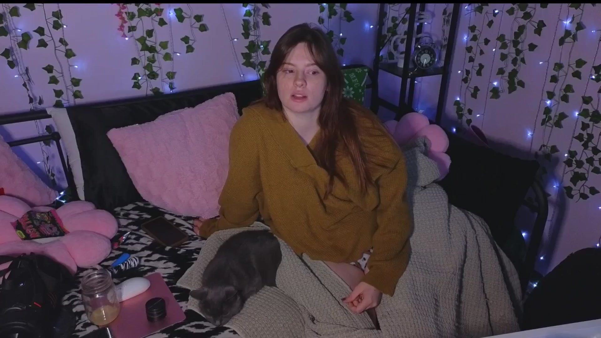 Gallery image thumbnail from naughtybella_'s myfreecams stream on, 12/02/2025, 03:11 image 18 of 20