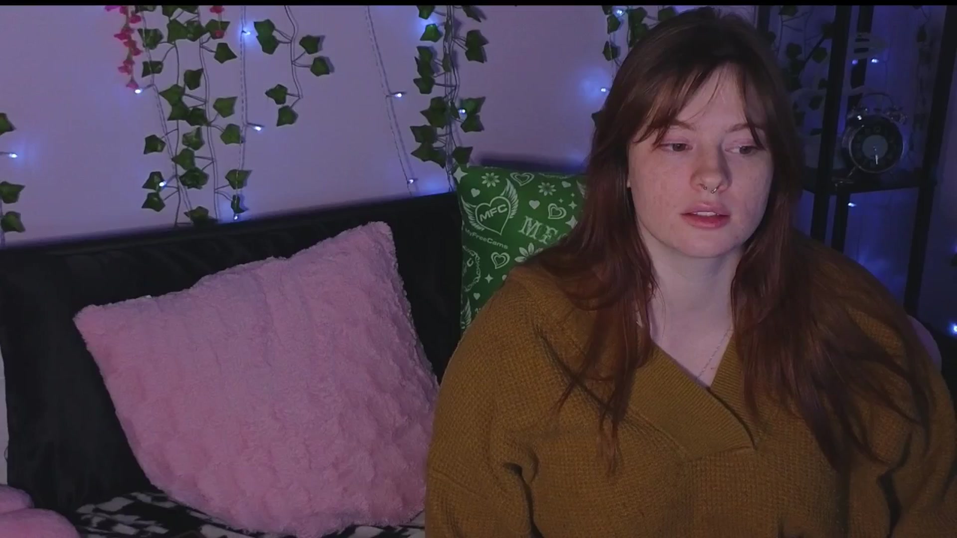 Gallery image thumbnail from naughtybella_'s myfreecams stream on, 12/02/2025, 03:11 image 17 of 20