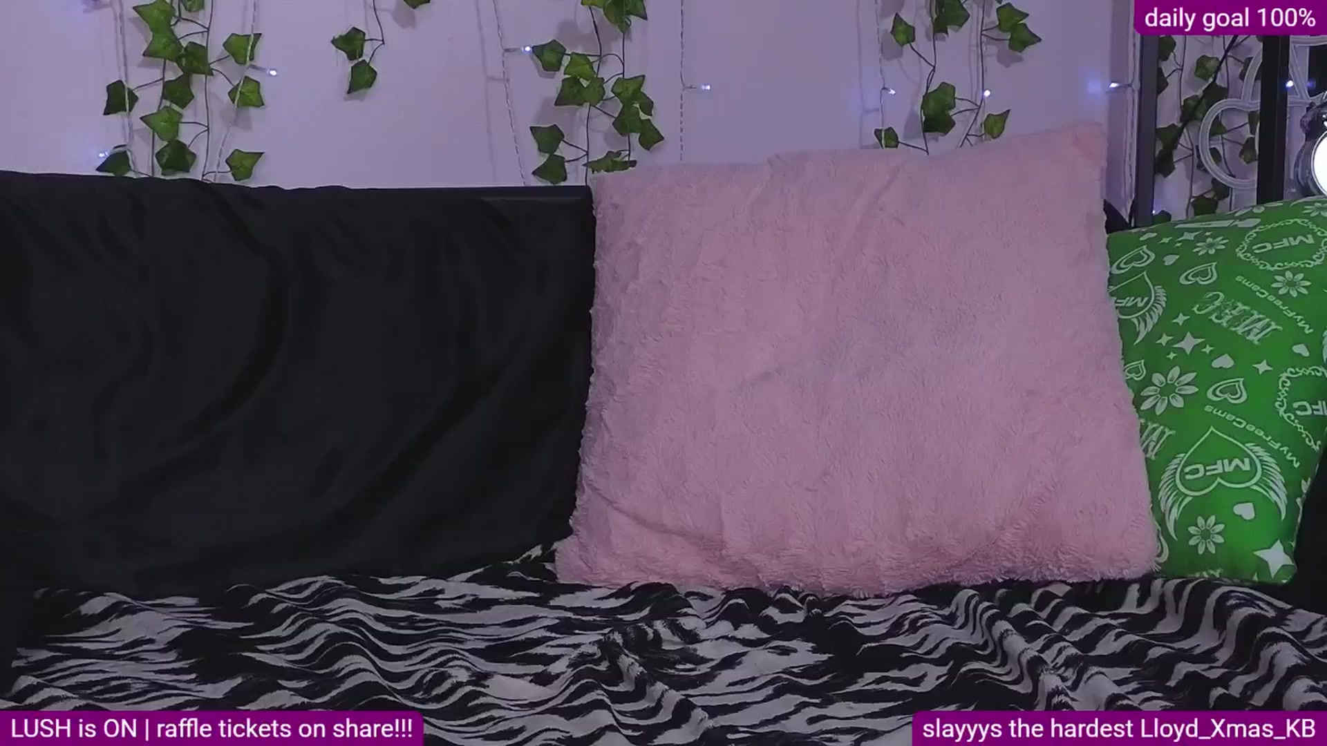 Gallery image thumbnail from naughtybella_'s myfreecams stream on, 12/14/2025, 04:51 image 10 of 20