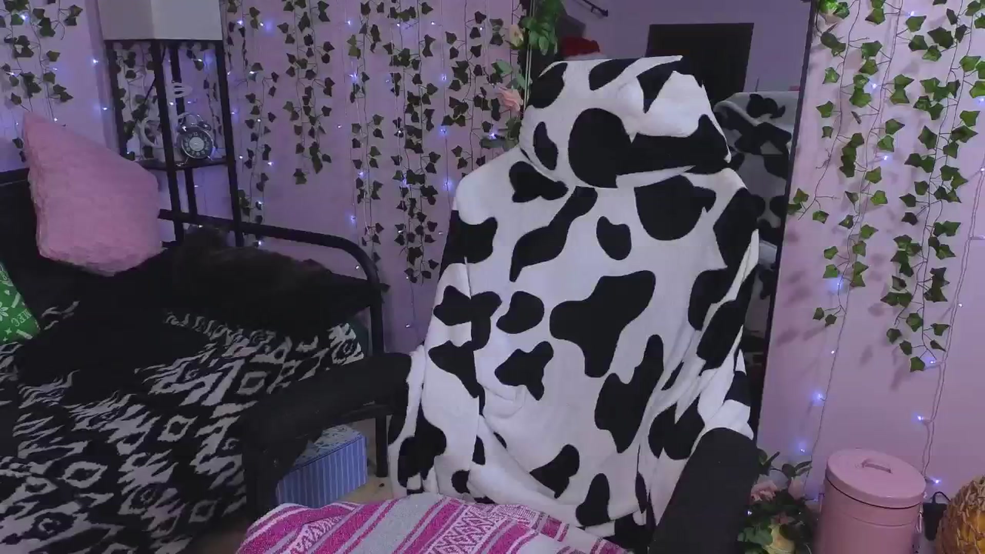 Gallery image thumbnail from naughtybella_'s myfreecams stream on, 12/28/2025, 03:25 image 16 of 20