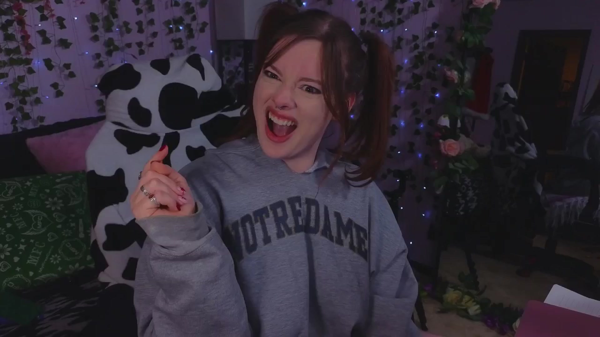 Gallery image thumbnail from naughtybella_'s myfreecams stream on, 01/22/2026, 04:43 image 8 of 20