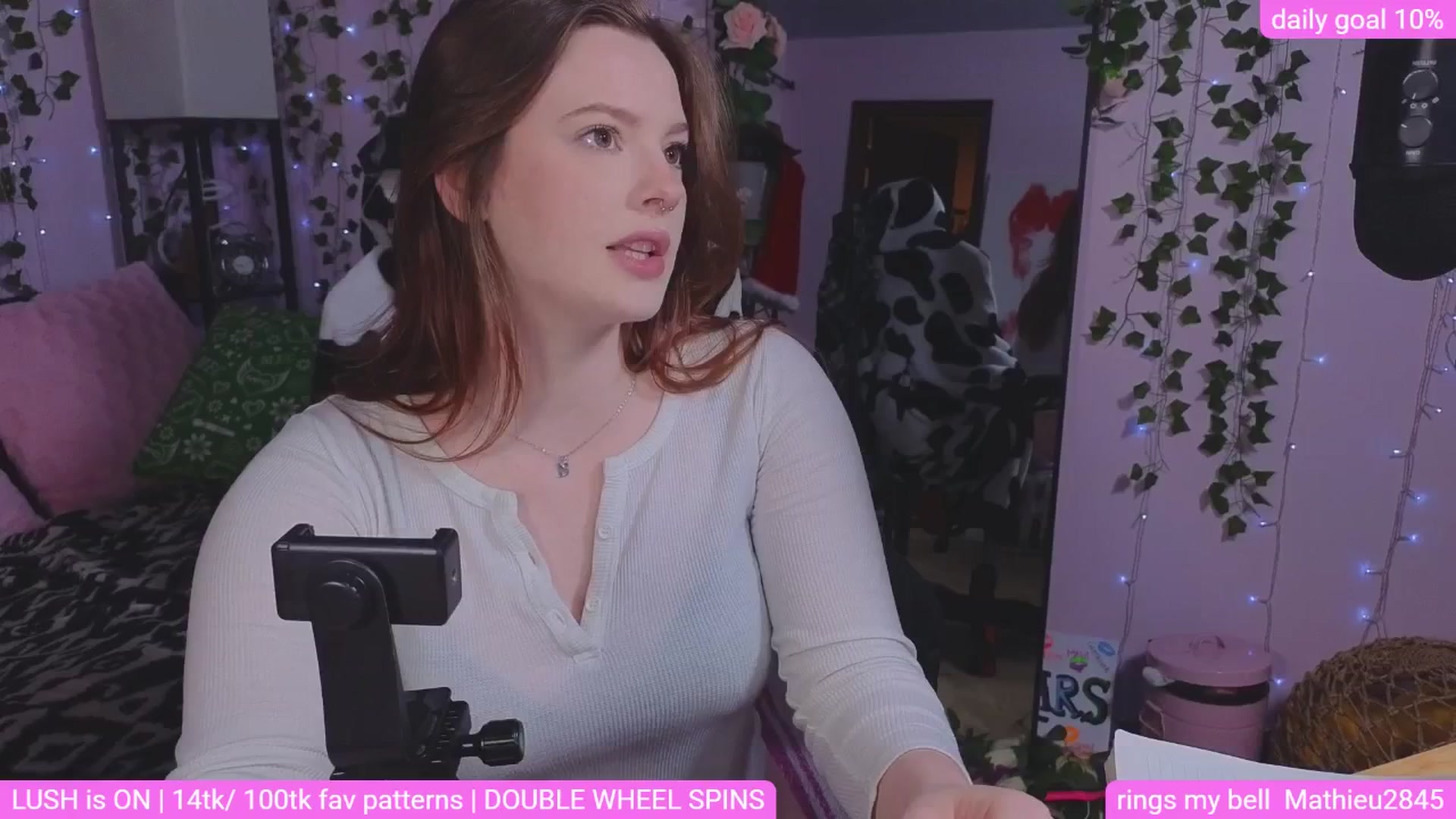 Gallery image thumbnail from naughtybella_'s myfreecams stream on, 04/01/2026, 24:00 image 11 of 20