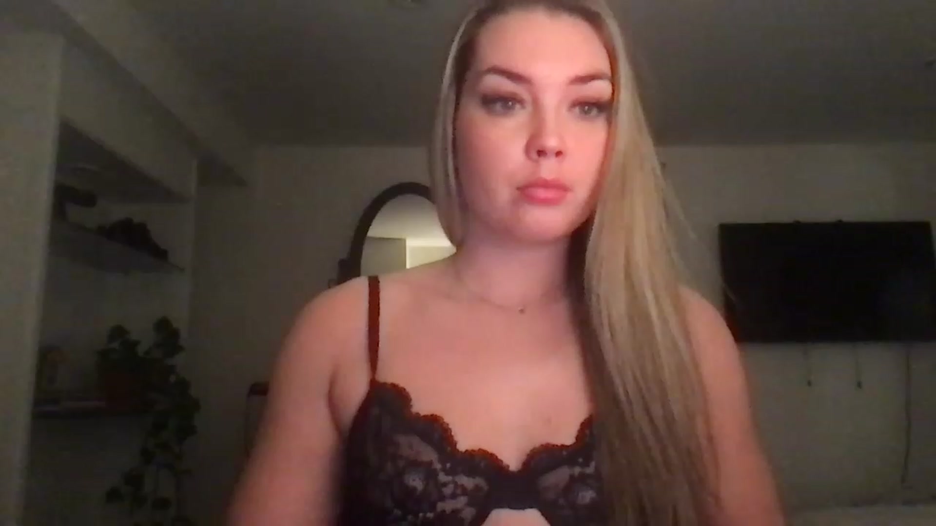 Gallery image thumbnail from naughtynat56's myfreecams stream on, 12/21/2022, 04:19 image 17 of 20