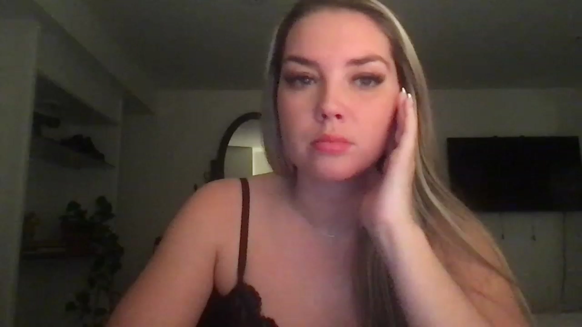 Gallery image thumbnail from naughtynat56's myfreecams stream on, 12/21/2022, 04:19 image 11 of 20