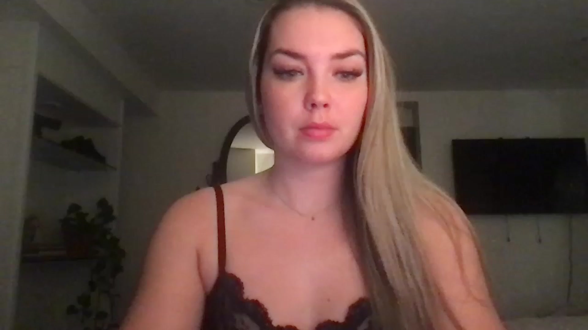 Gallery image thumbnail from naughtynat56's myfreecams stream on, 12/21/2022, 04:19 image 16 of 20