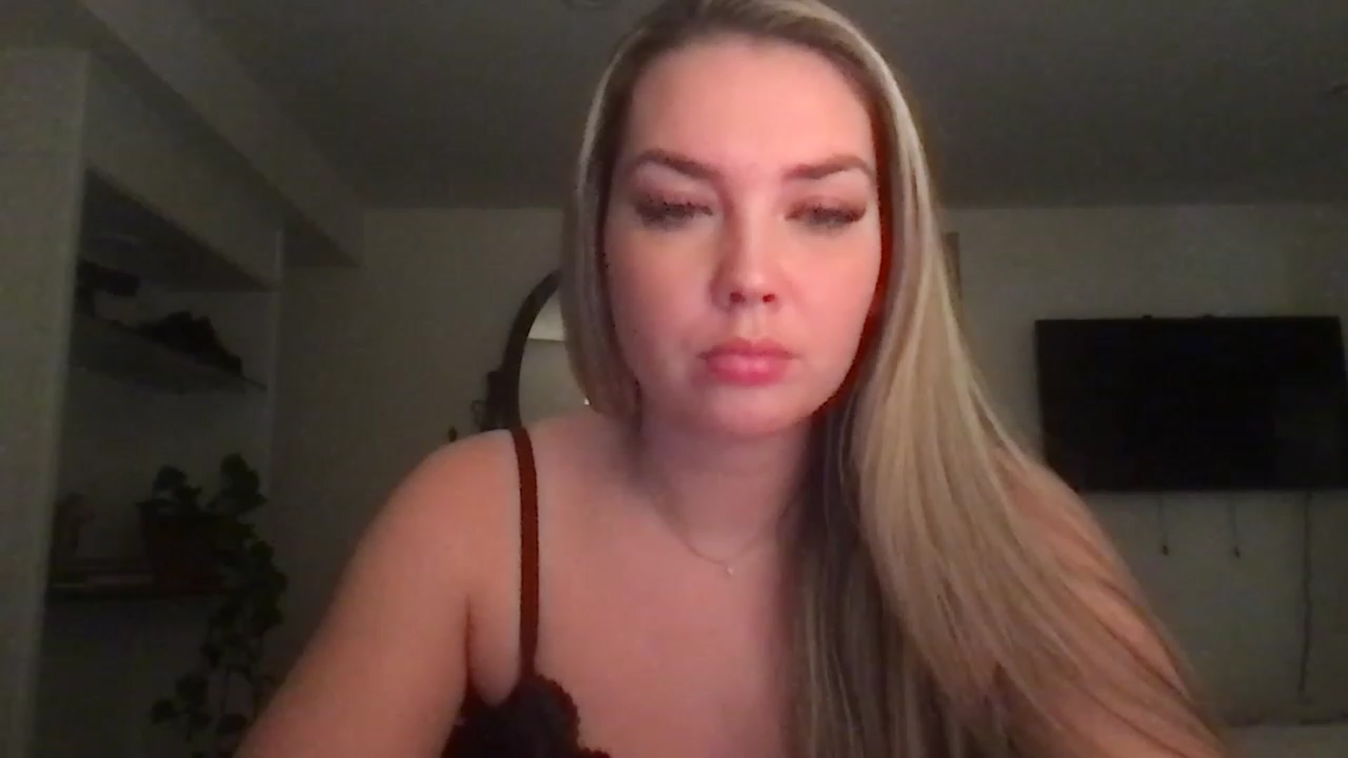 Gallery image thumbnail from naughtynat56's myfreecams stream on, 12/21/2022, 04:19 image 13 of 20
