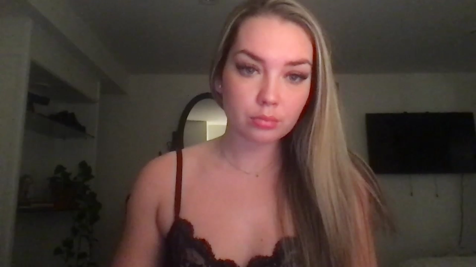 Gallery image thumbnail from naughtynat56's myfreecams stream on, 12/21/2022, 04:19 image 9 of 20