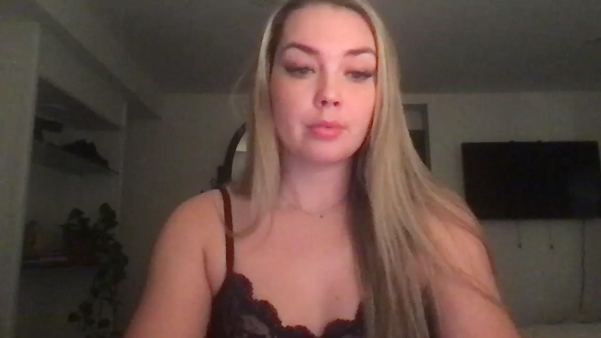 Gallery image thumbnail from naughtynat56's myfreecams stream on, 12/21/2022, 04:19 image 6 of 20