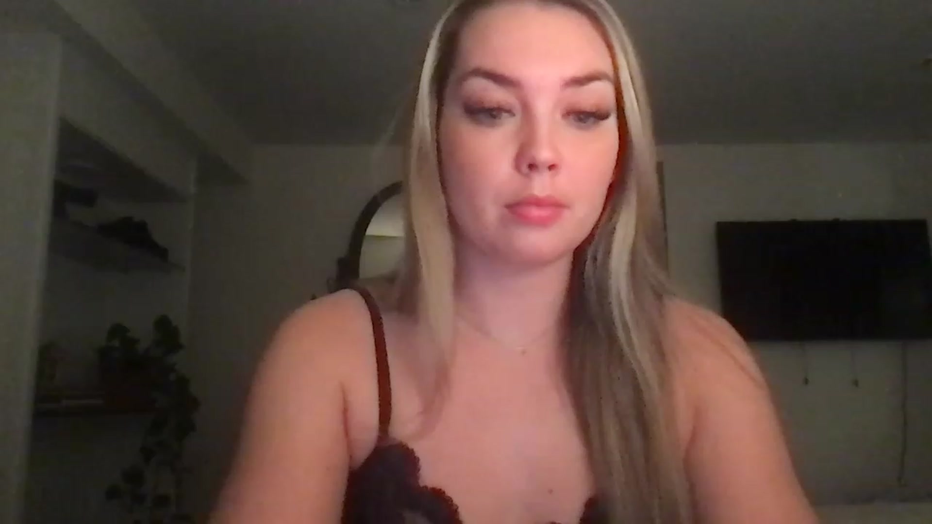 Gallery image thumbnail from naughtynat56's myfreecams stream on, 12/21/2022, 04:19 image 7 of 20