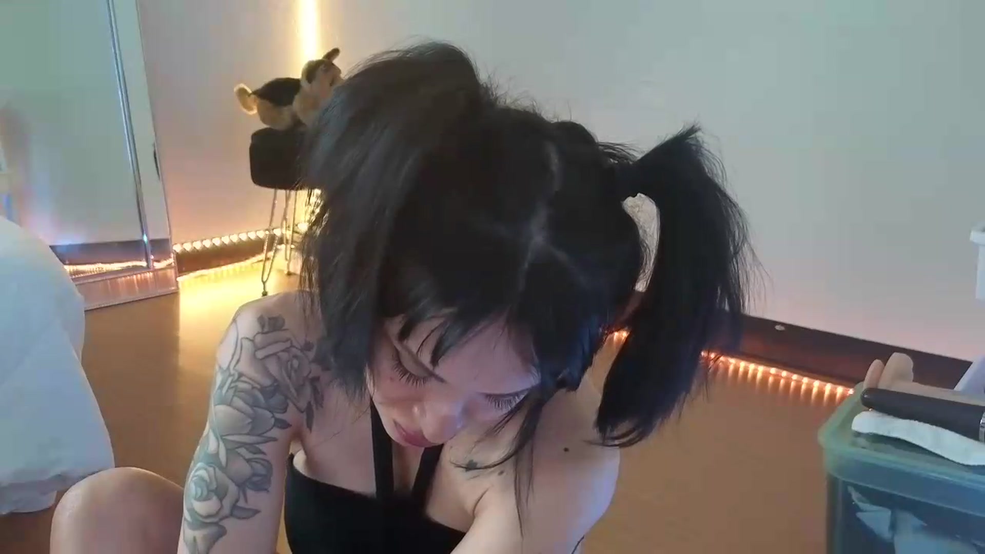Gallery image thumbnail from nella's myfreecams stream on, 05/18/2026, 15:28 image 12 of 20