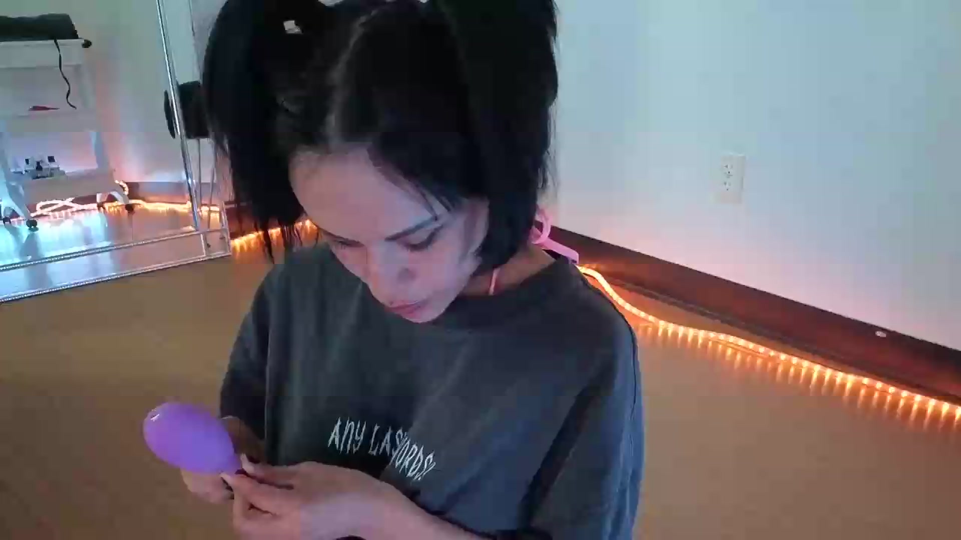 Gallery image thumbnail from nella's myfreecams stream on, 05/20/2026, 19:00 image 16 of 20