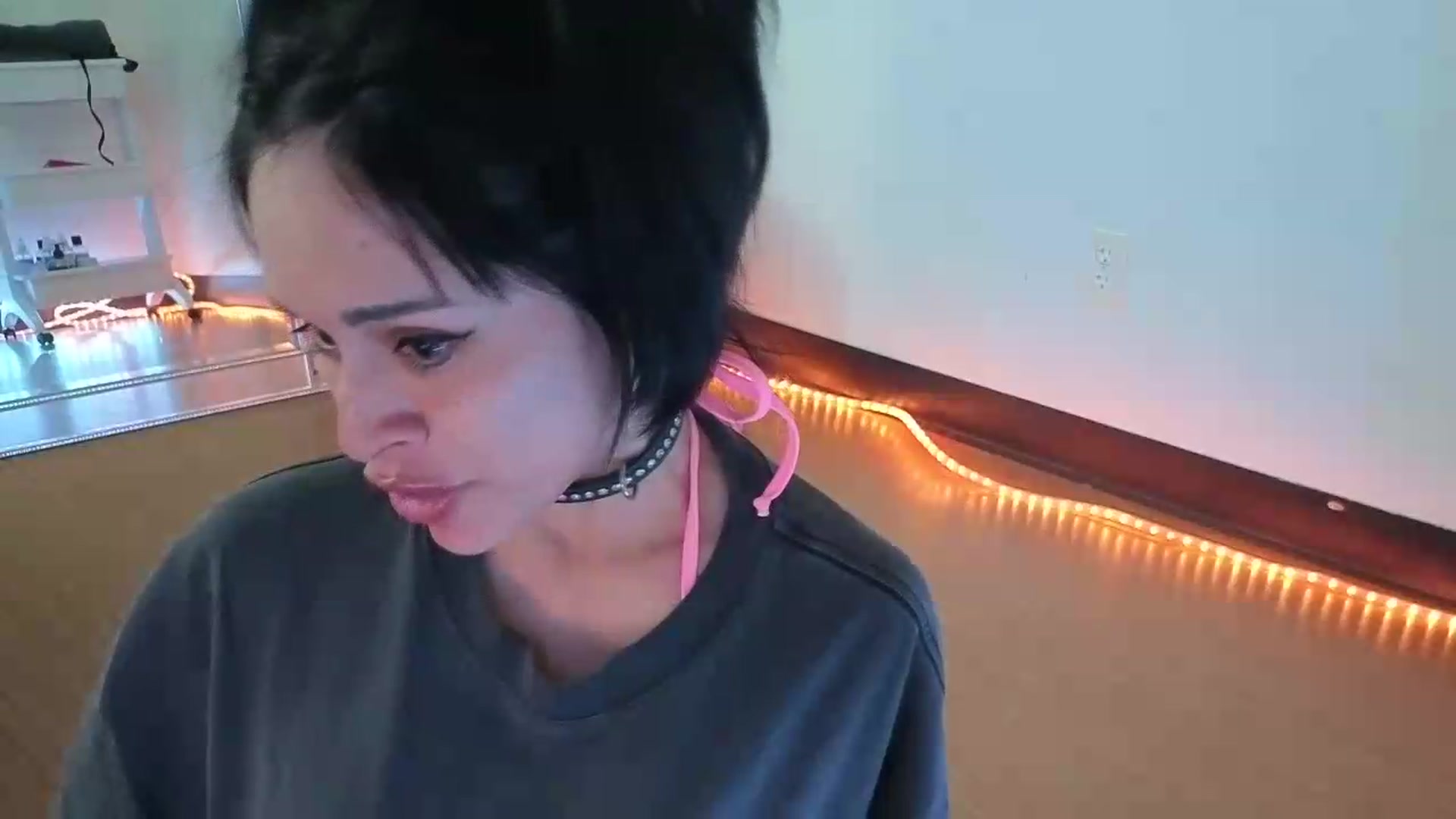 Gallery image thumbnail from nella's myfreecams stream on, 05/20/2026, 19:00 image 13 of 20