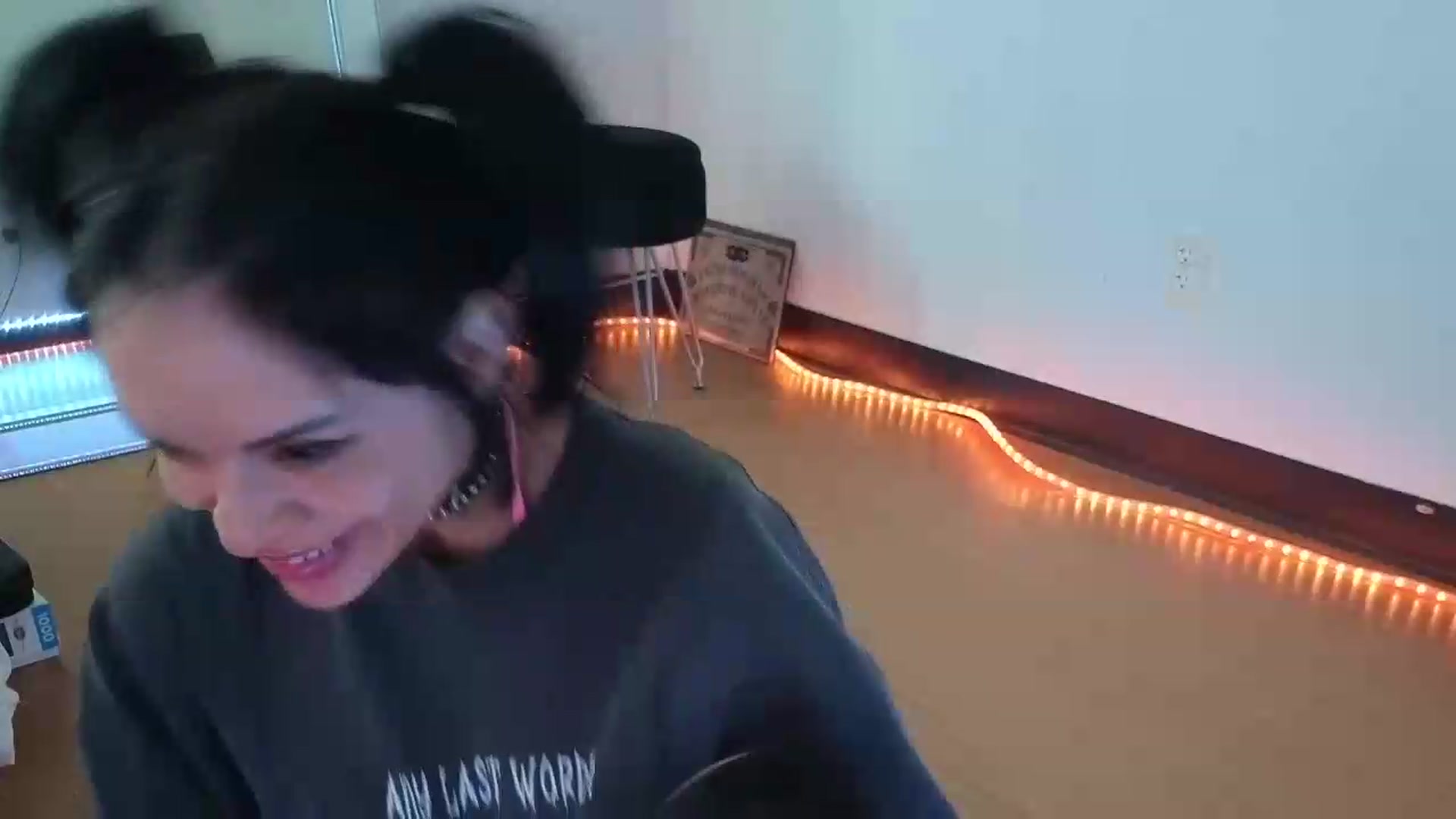 Gallery image thumbnail from nella's myfreecams stream on, 05/20/2026, 19:00 image 5 of 20