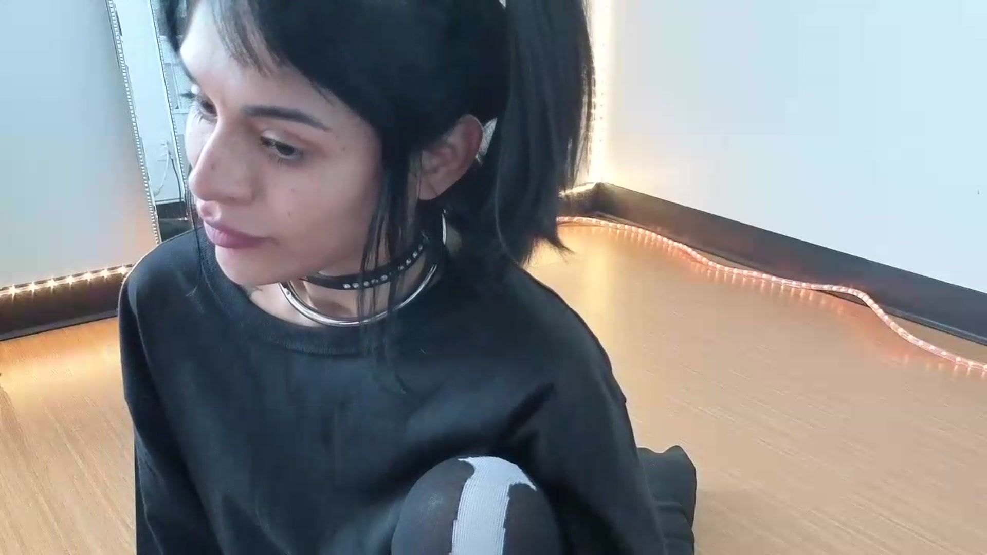 Gallery image thumbnail from nella's myfreecams stream on, 05/23/2026, 18:23 image 15 of 20