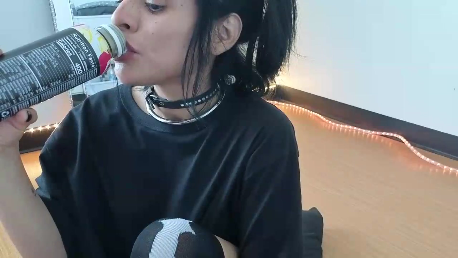 Gallery image thumbnail from nella's myfreecams stream on, 05/23/2026, 18:23 image 16 of 20