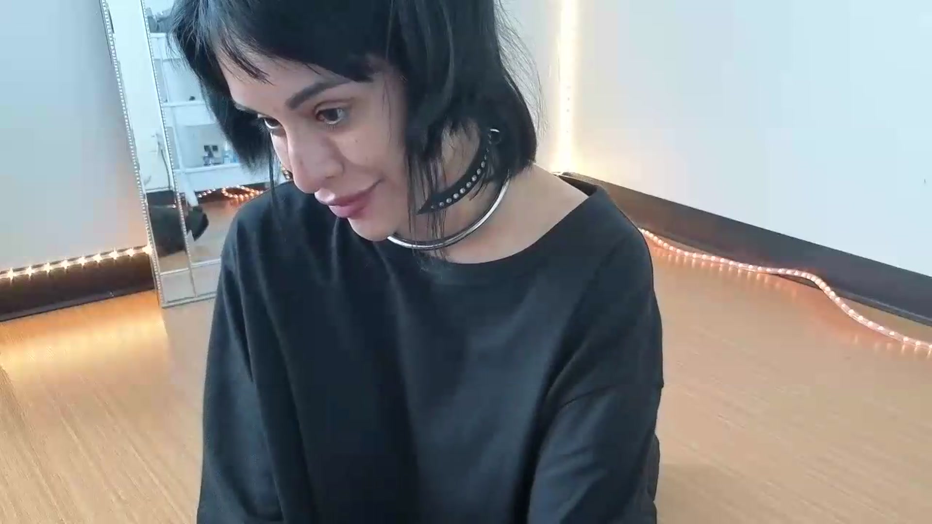Gallery image thumbnail from nella's myfreecams stream on, 05/23/2026, 18:23 image 14 of 20