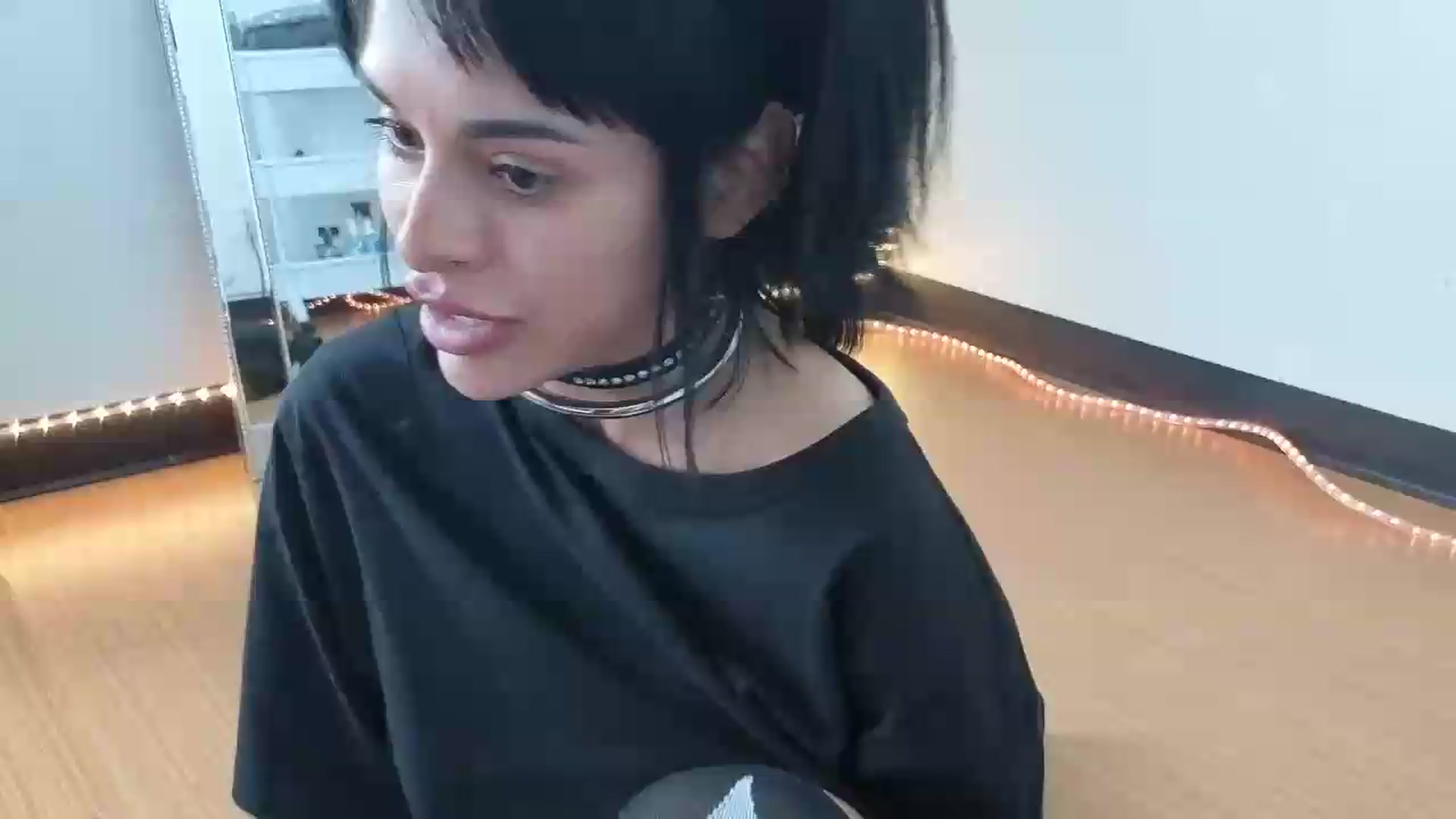 Gallery image thumbnail from nella's myfreecams stream on, 05/23/2026, 18:23 image 13 of 20