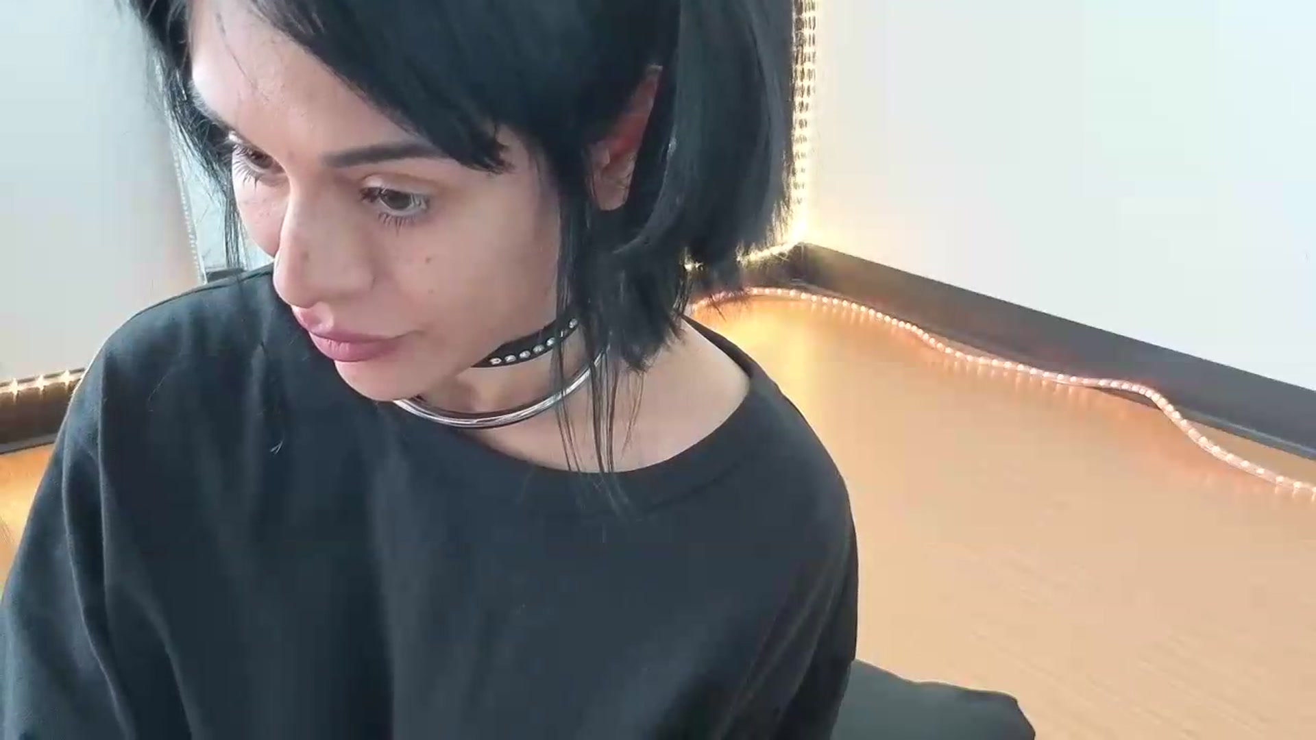 Gallery image thumbnail from nella's myfreecams stream on, 05/23/2026, 18:23 image 9 of 20
