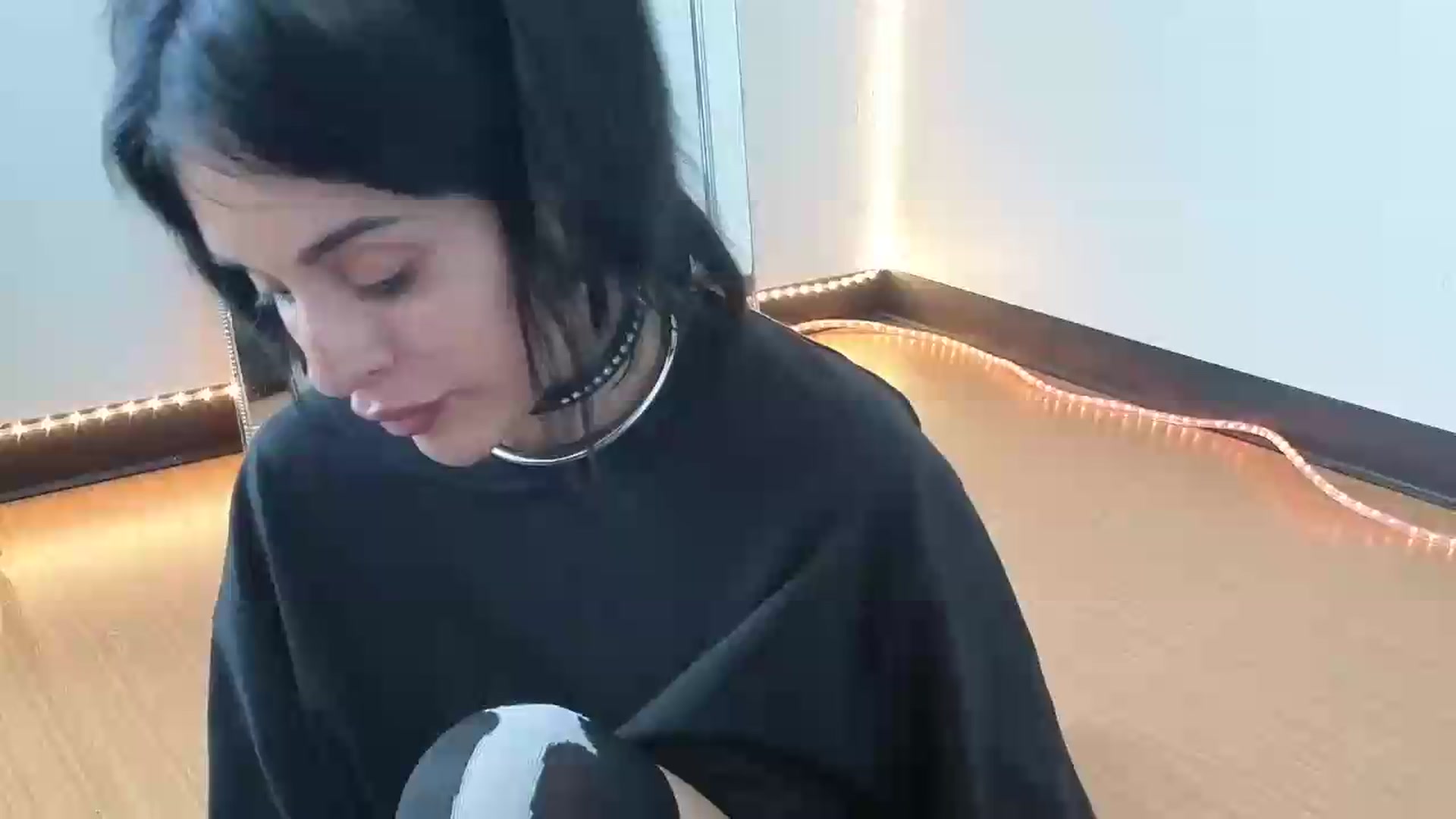 Gallery image thumbnail from nella's myfreecams stream on, 05/23/2026, 18:23 image 17 of 20