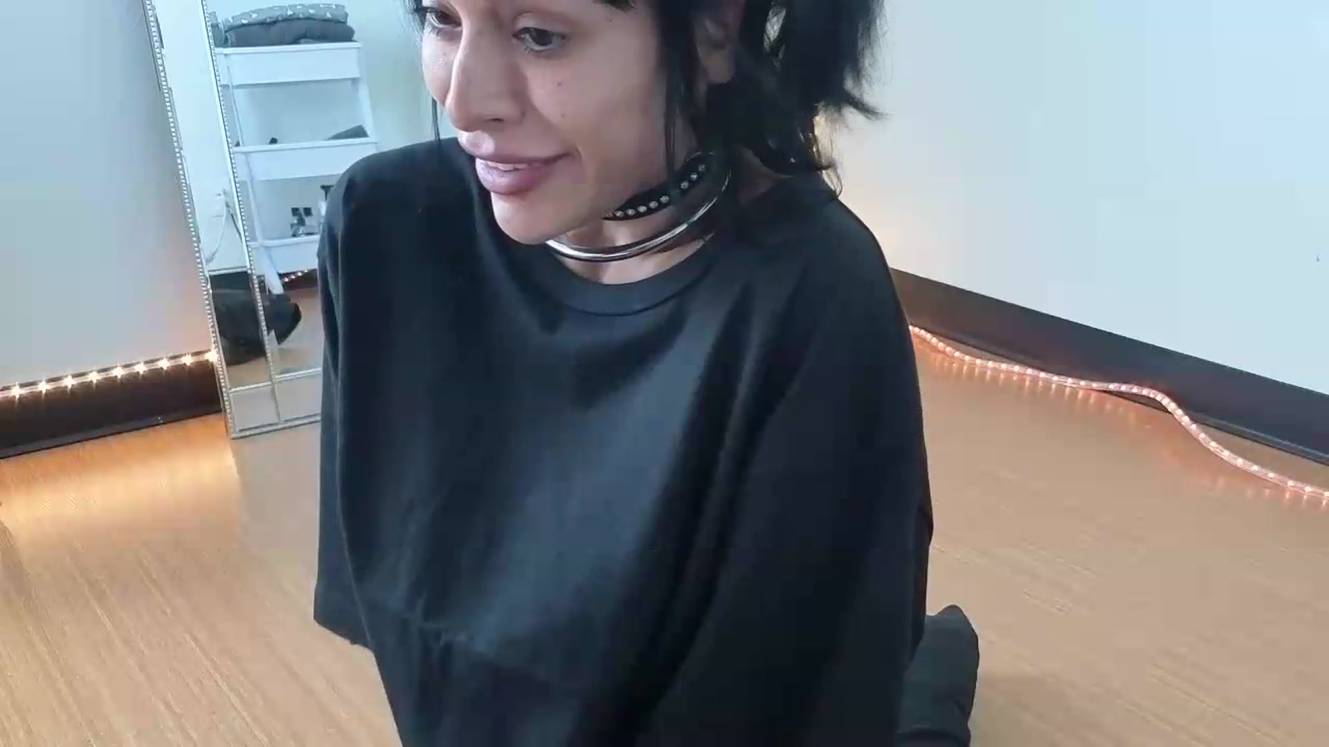Gallery image thumbnail from nella's myfreecams stream on, 05/23/2026, 18:23 image 12 of 20