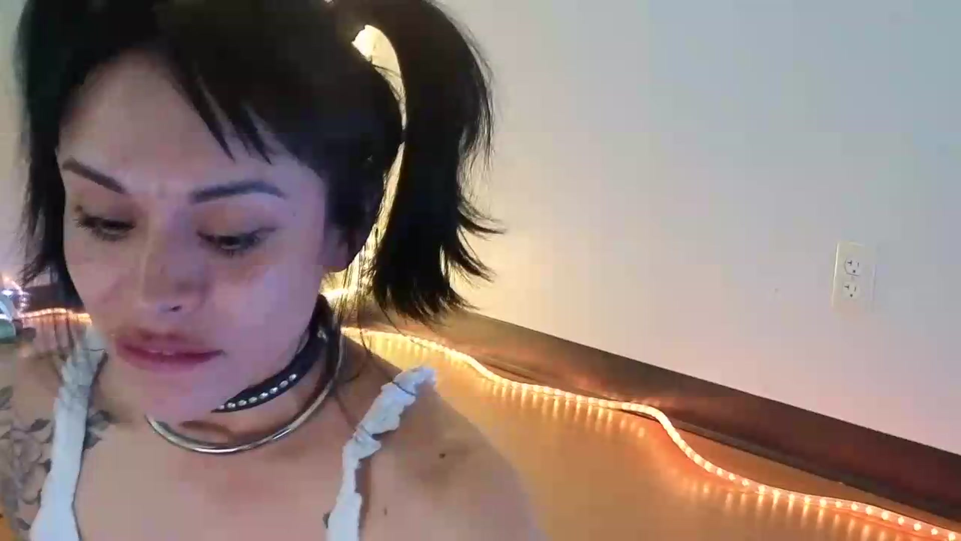 Gallery image thumbnail from nella's myfreecams stream on, 05/24/2026, 17:16 image 8 of 20