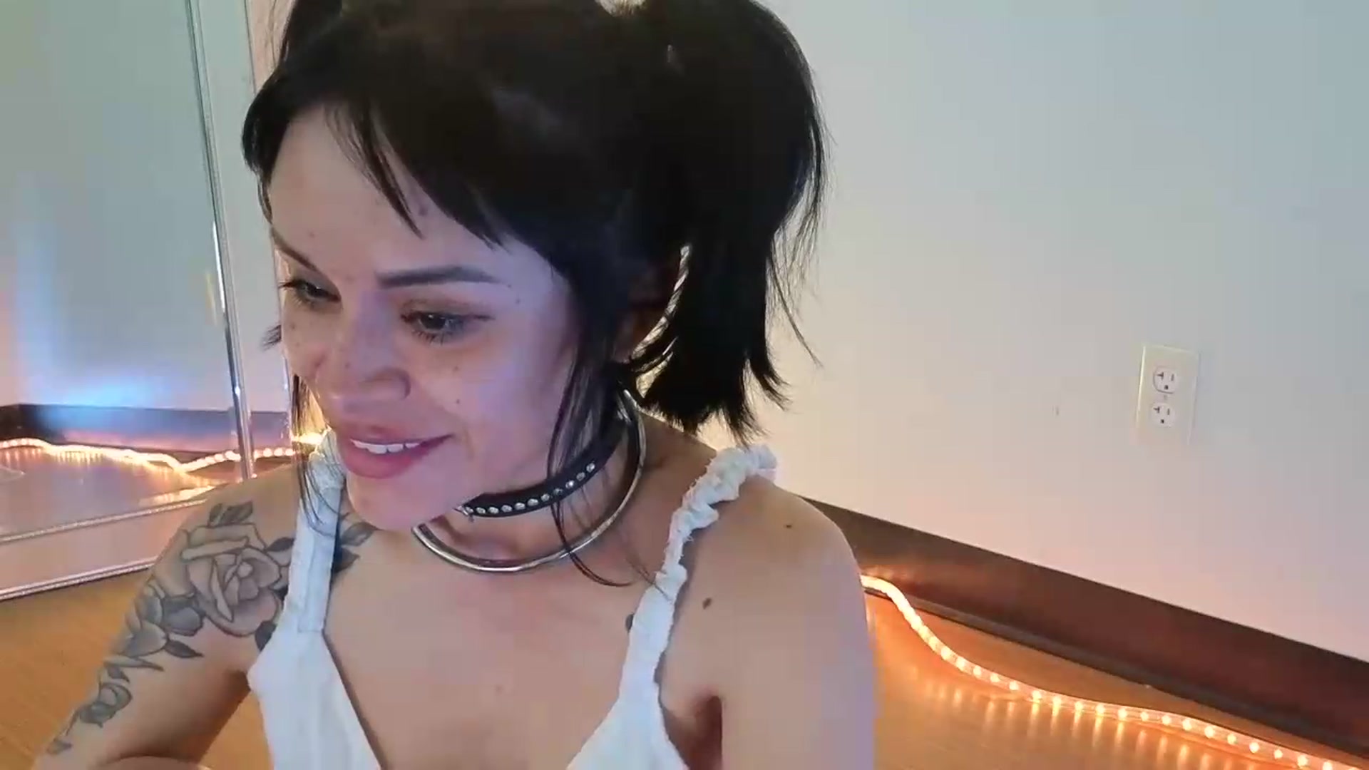 Gallery image thumbnail from nella's myfreecams stream on, 05/24/2026, 17:16 image 12 of 20