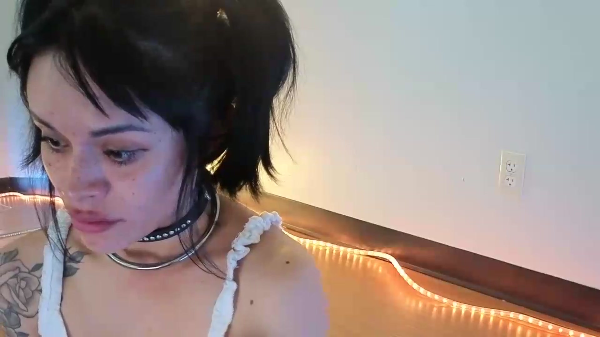 Gallery image thumbnail from nella's myfreecams stream on, 05/24/2026, 17:16 image 15 of 20
