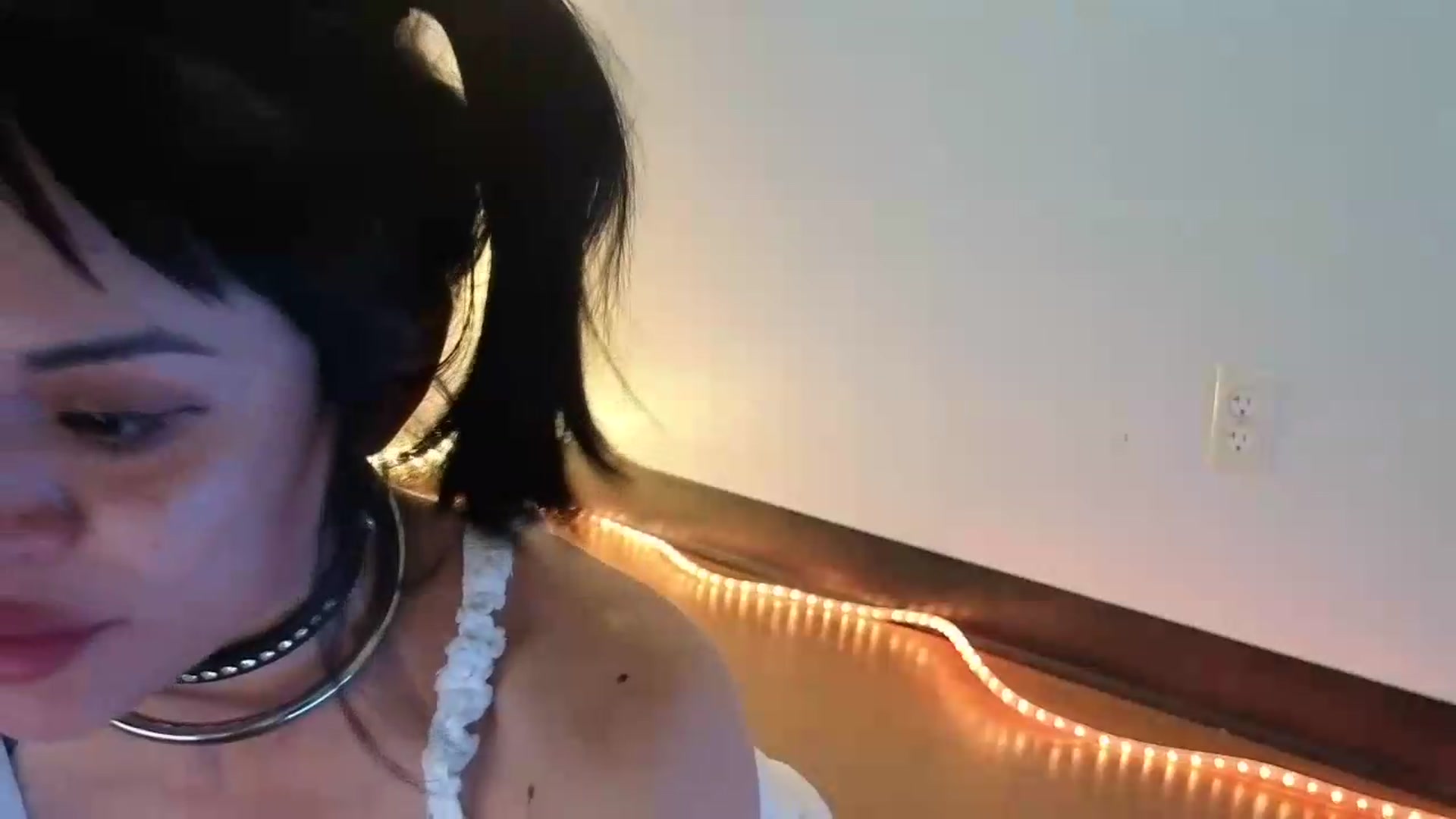 Gallery image thumbnail from nella's myfreecams stream on, 05/24/2026, 17:16 image 13 of 20
