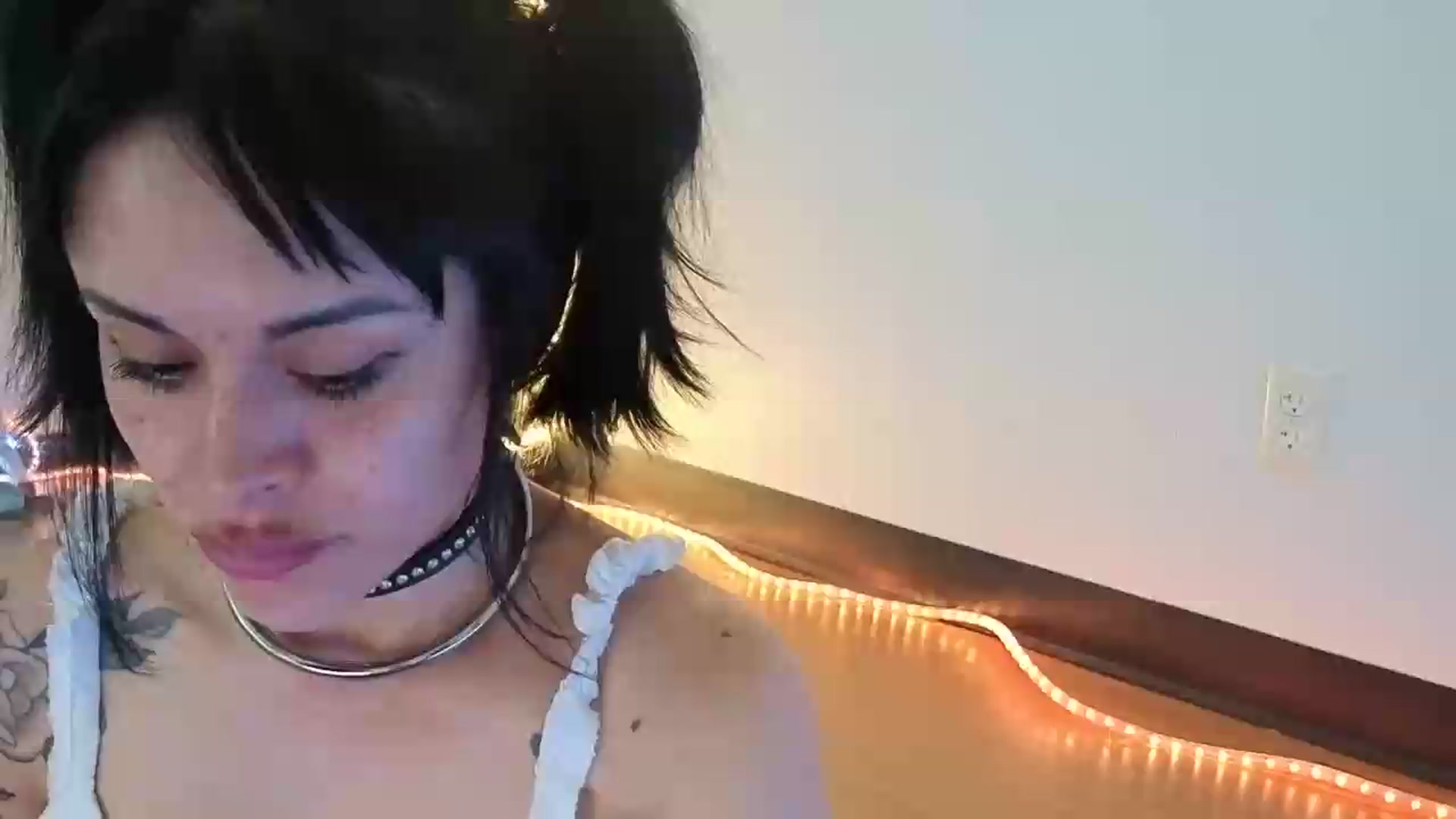 Gallery image thumbnail from nella's myfreecams stream on, 05/24/2026, 17:16 image 1 of 20