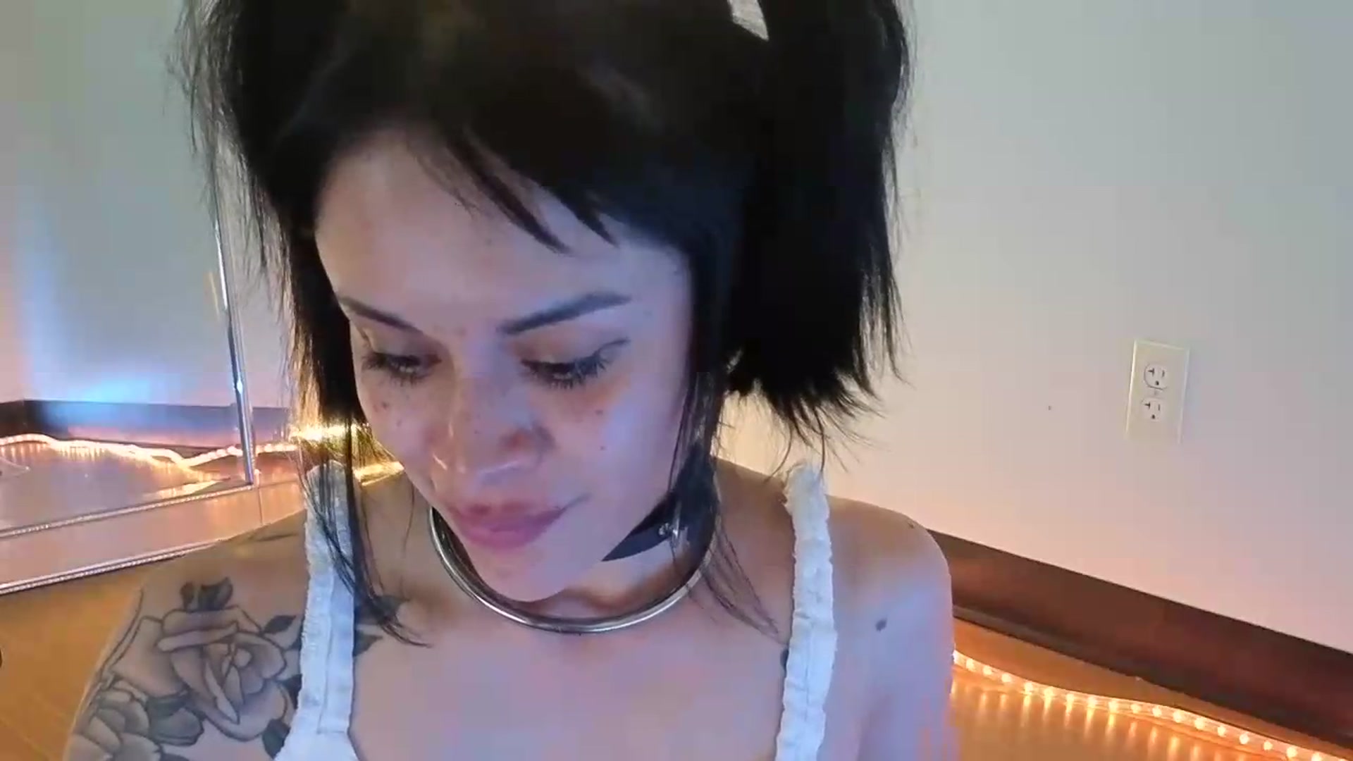 Gallery image thumbnail from nella's myfreecams stream on, 05/24/2026, 18:11 image 16 of 20