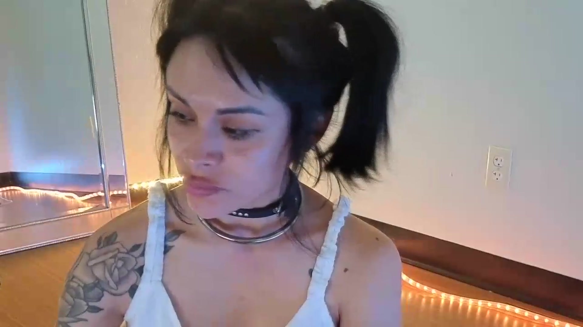 Gallery image thumbnail from nella's myfreecams stream on, 05/24/2026, 18:11 image 15 of 20