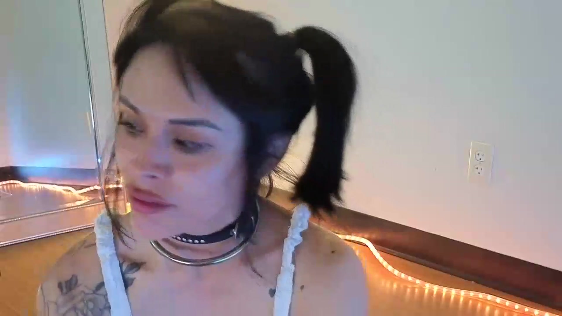 Gallery image thumbnail from nella's myfreecams stream on, 05/24/2026, 18:11 image 2 of 20