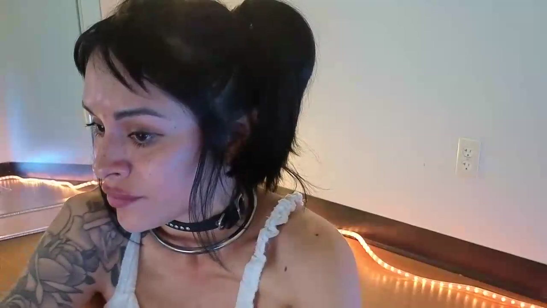 Gallery image thumbnail from nella's myfreecams stream on, 05/24/2026, 18:11 image 10 of 20