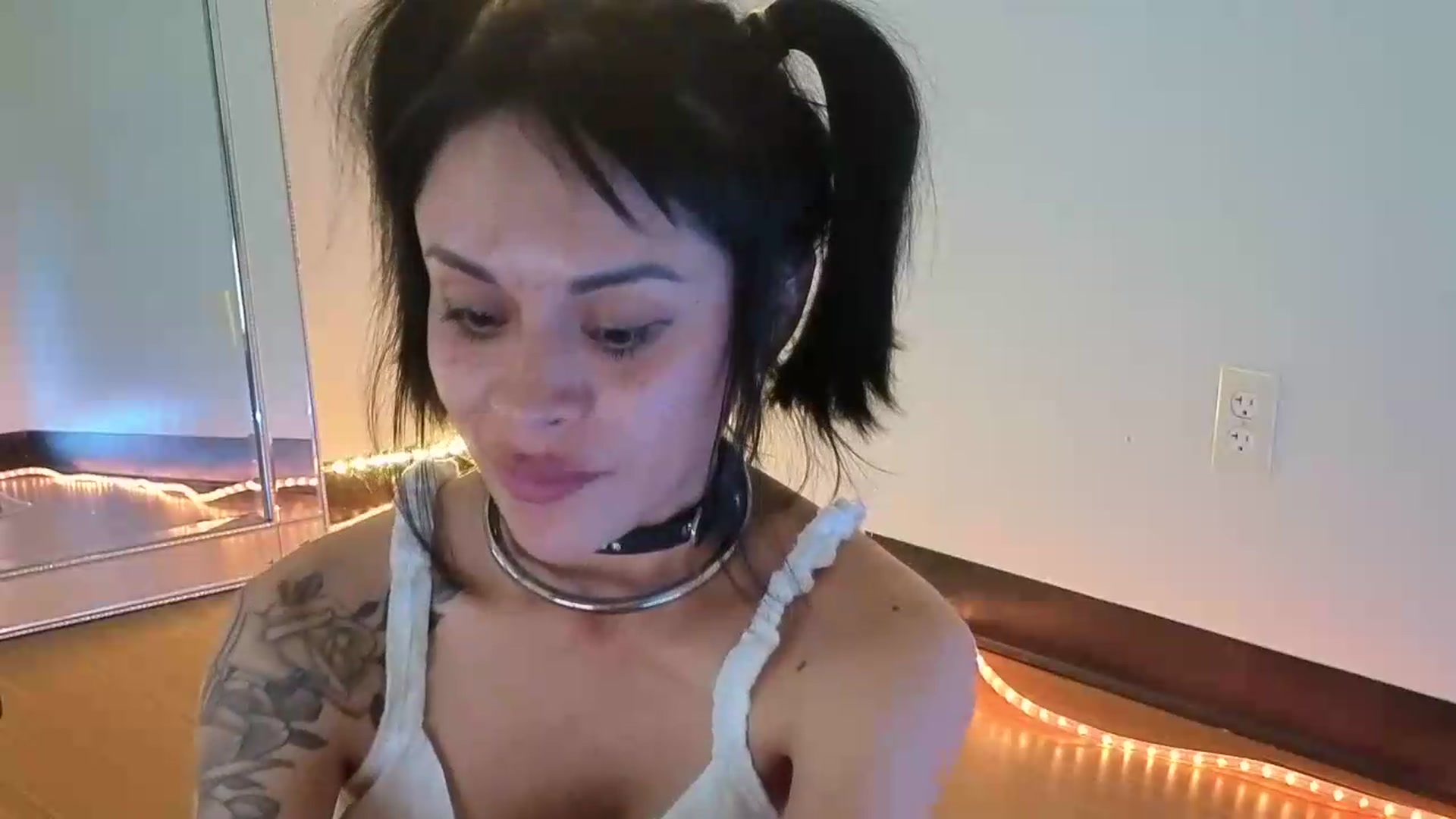 Gallery image thumbnail from nella's myfreecams stream on, 05/24/2026, 18:11 image 11 of 20