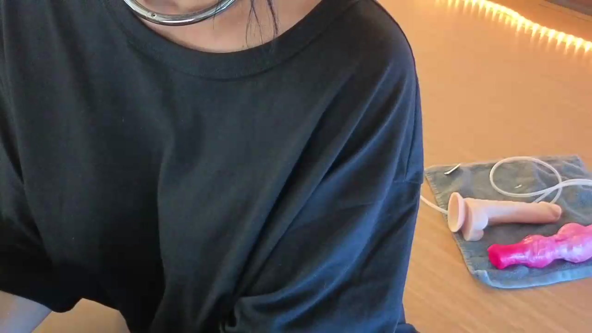 Gallery image thumbnail from nella's myfreecams stream on, 05/26/2026, 17:03 image 7 of 20