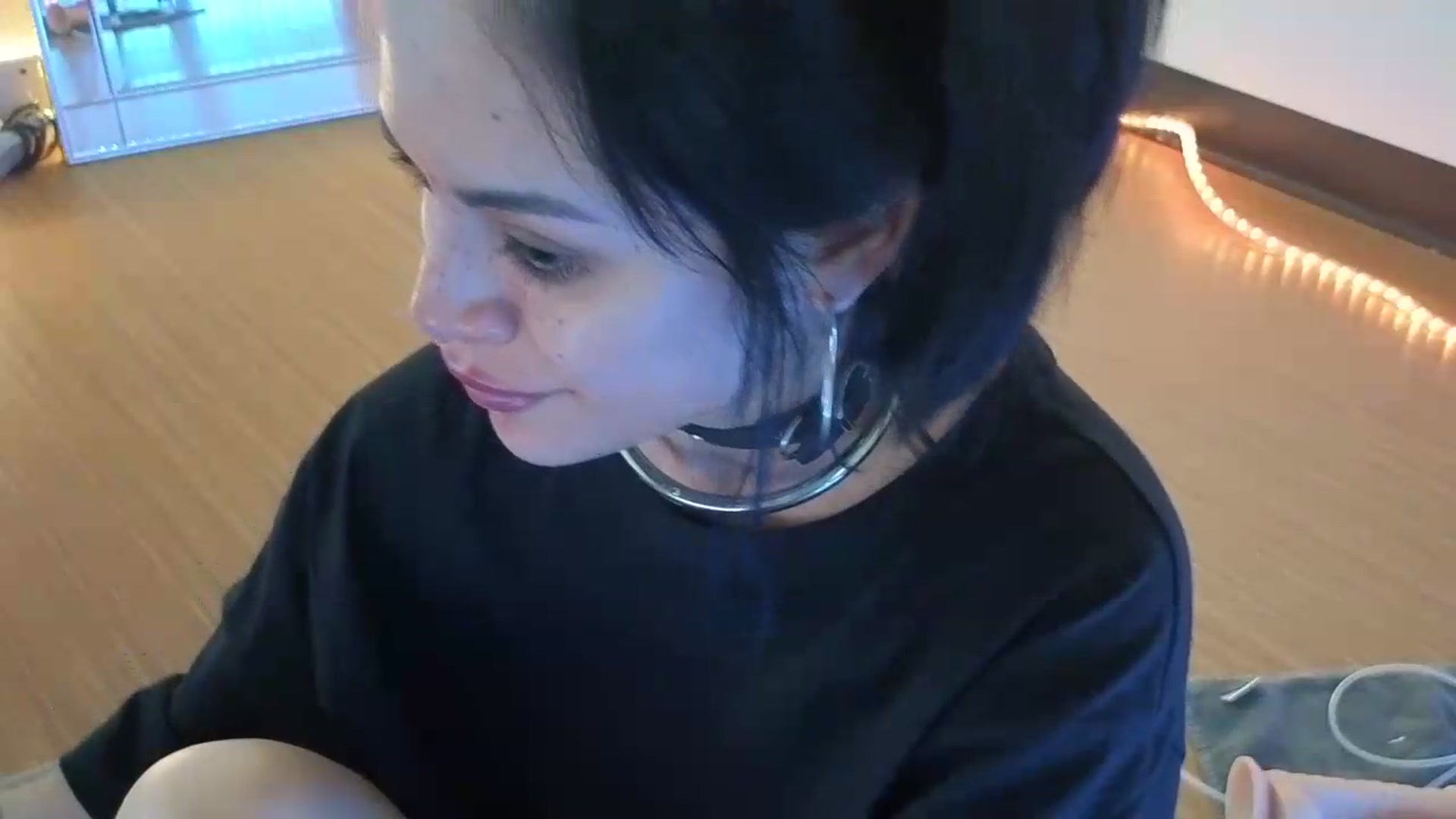 Gallery image thumbnail from nella's myfreecams stream on, 05/26/2026, 17:03 image 9 of 20
