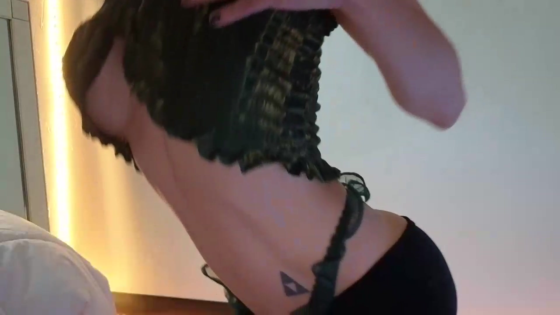 Gallery image thumbnail from nella's myfreecams stream on, 05/30/2026, 17:13 image 10 of 20