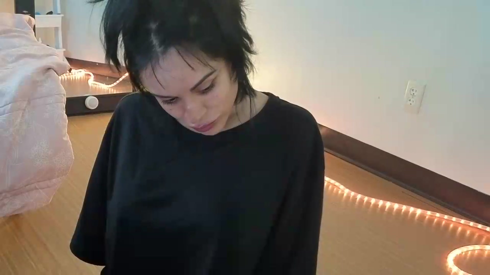 Gallery image thumbnail from nella's myfreecams stream on, 06/04/2026, 17:21 image 3 of 20