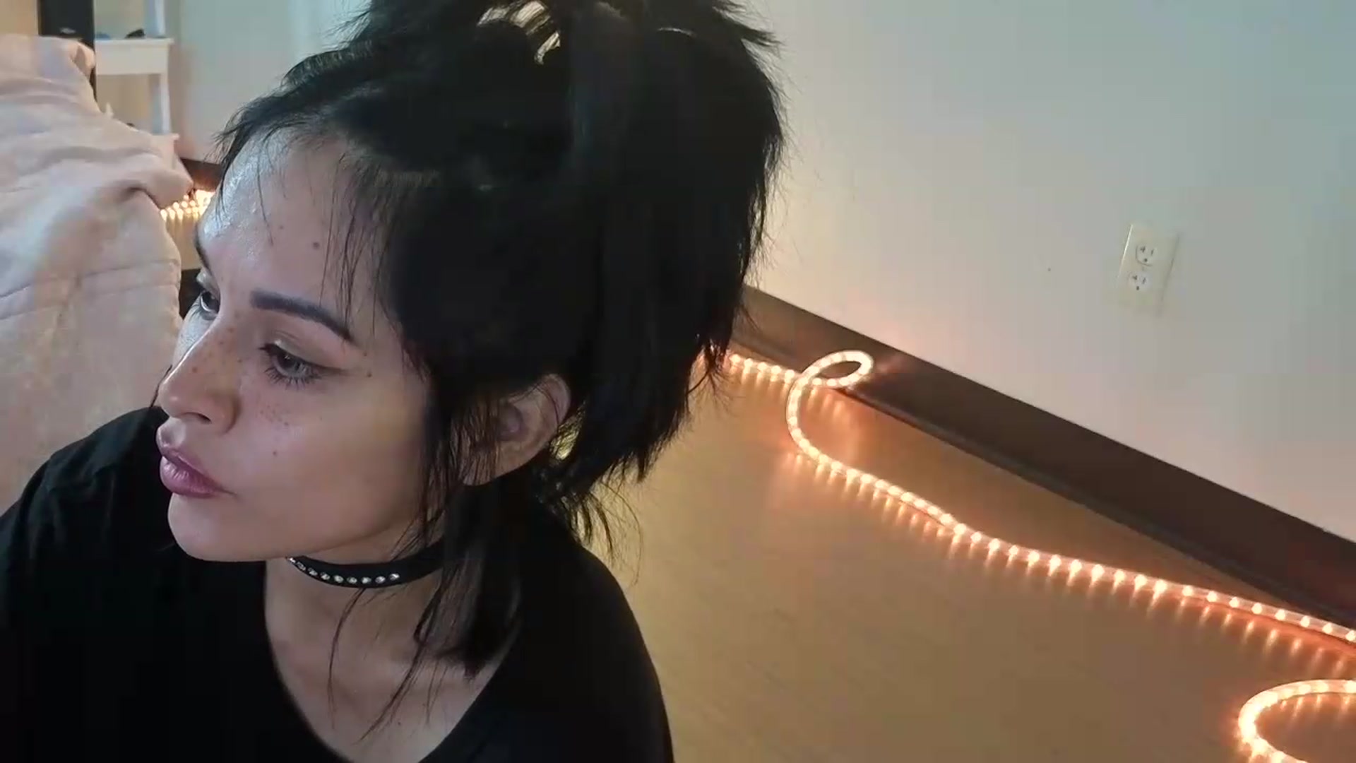 Gallery image thumbnail from nella's myfreecams stream on, 06/04/2026, 17:21 image 4 of 20