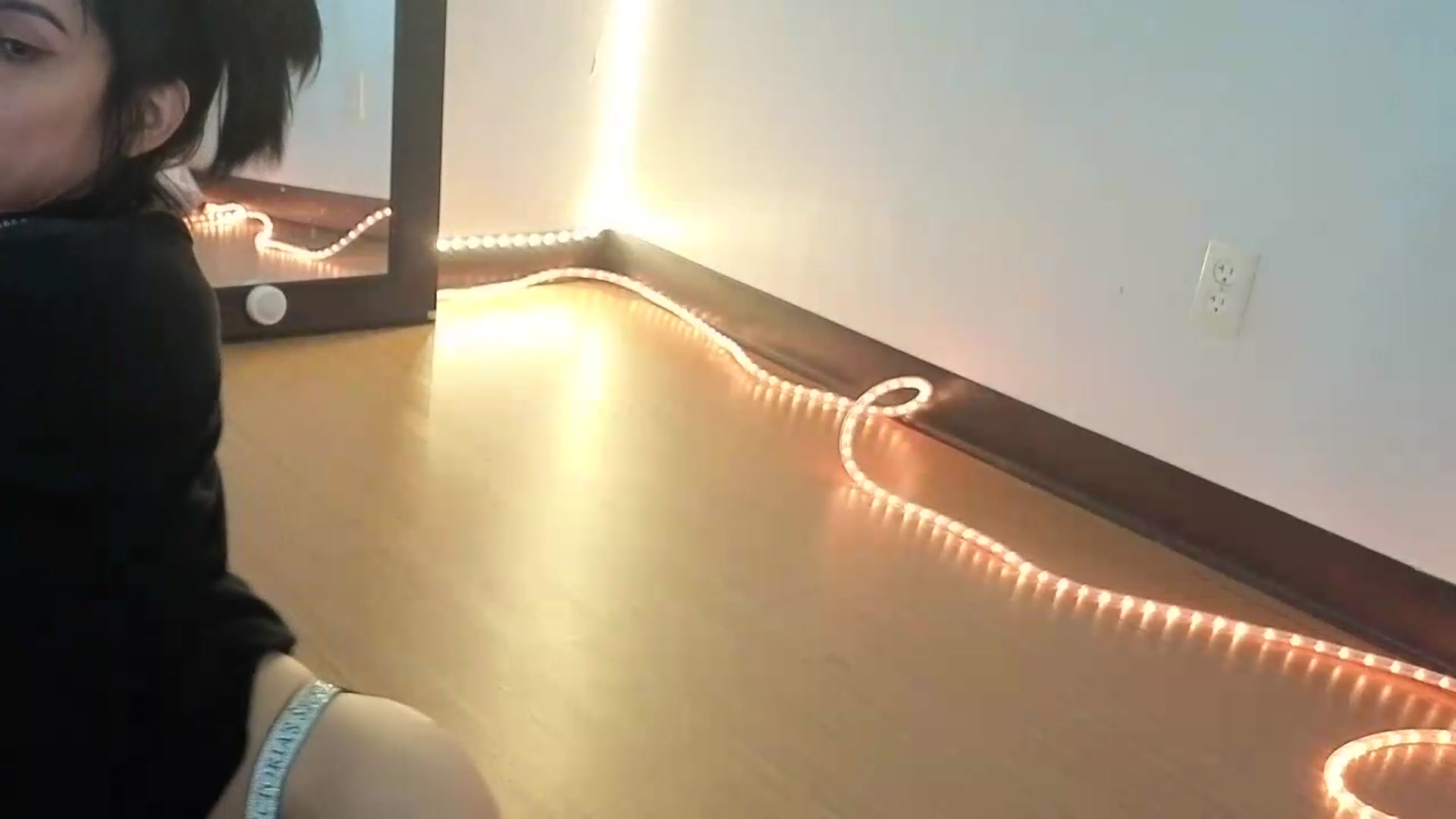 Gallery image thumbnail from nella's myfreecams stream on, 06/04/2026, 17:21 image 10 of 20
