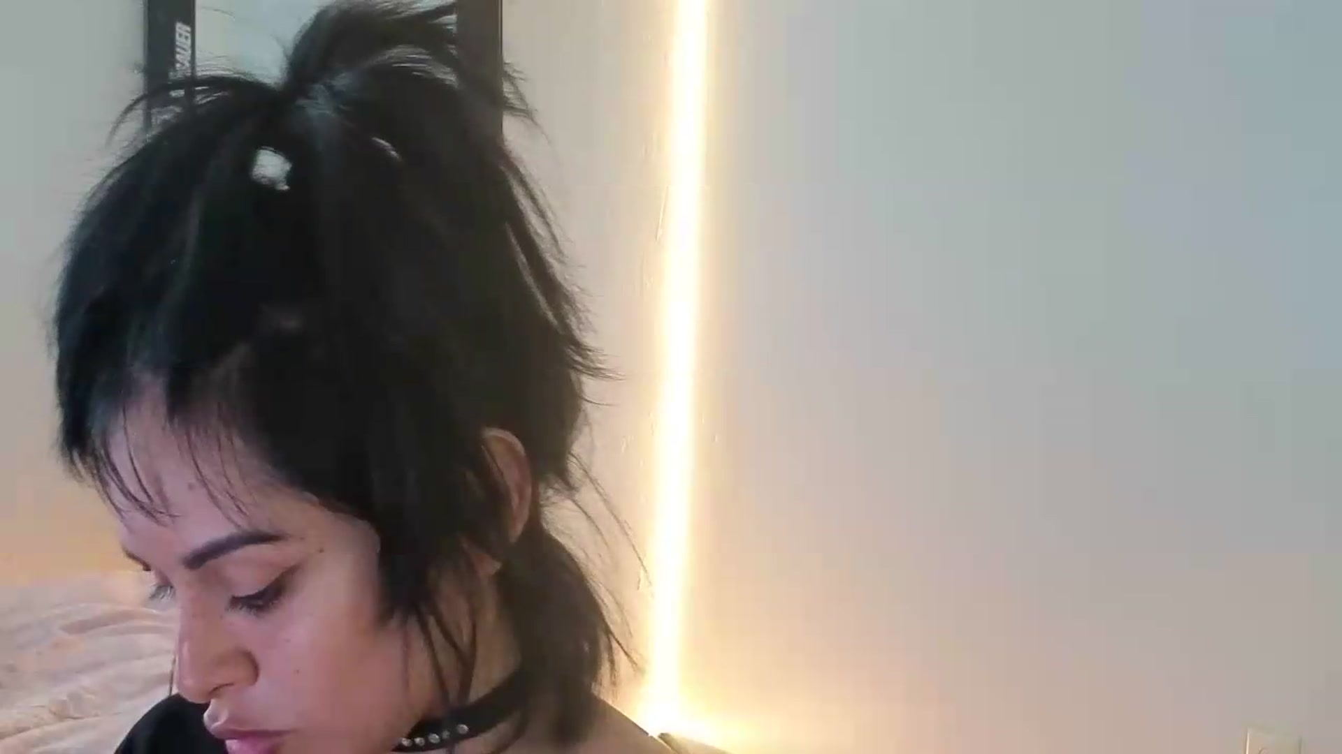 Gallery image thumbnail from nella's myfreecams stream on, 06/04/2026, 17:21 image 18 of 20