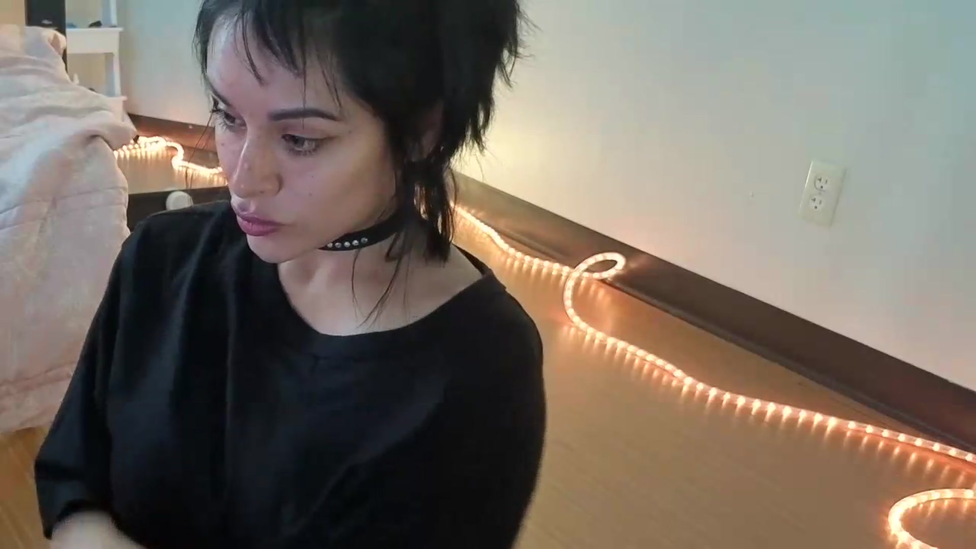 Gallery image thumbnail from nella's myfreecams stream on, 06/04/2026, 17:21 image 8 of 20
