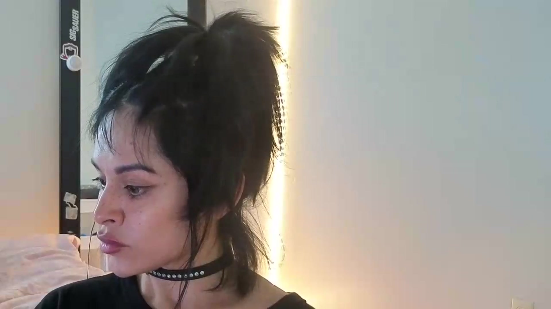 Gallery image thumbnail from nella's myfreecams stream on, 06/04/2026, 17:21 image 17 of 20