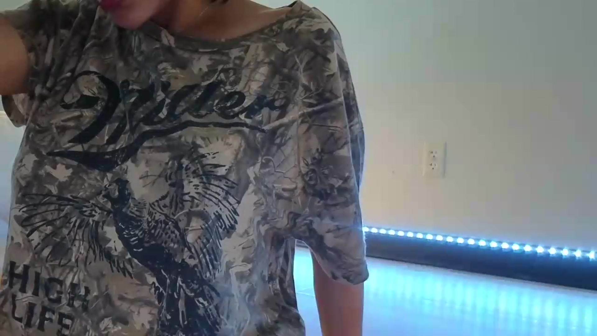 Gallery image thumbnail from nella's myfreecams stream on, 06/11/2026, 19:53 image 14 of 20