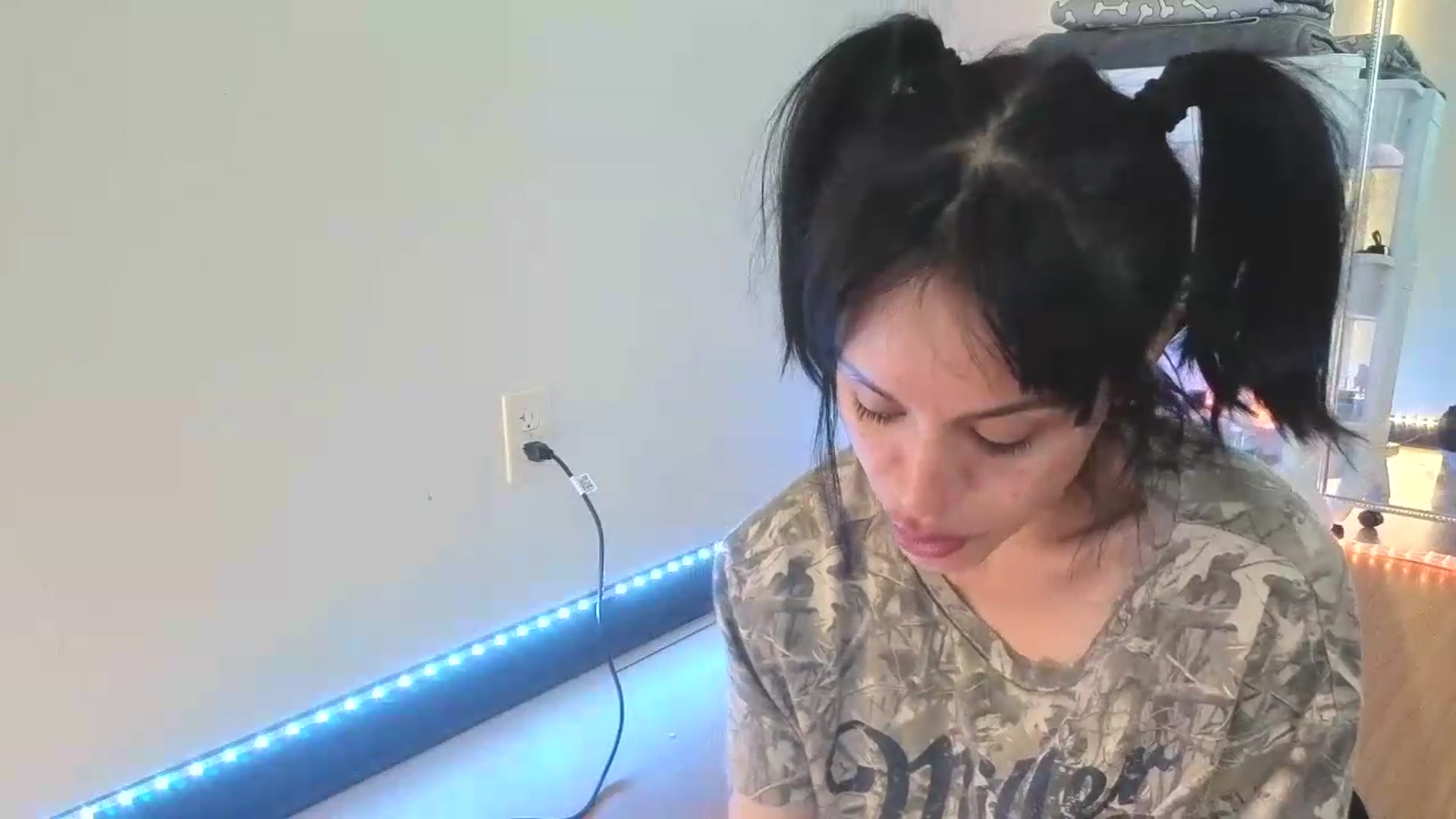 Gallery image thumbnail from nella's myfreecams stream on, 06/12/2026, 15:22 image 5 of 20